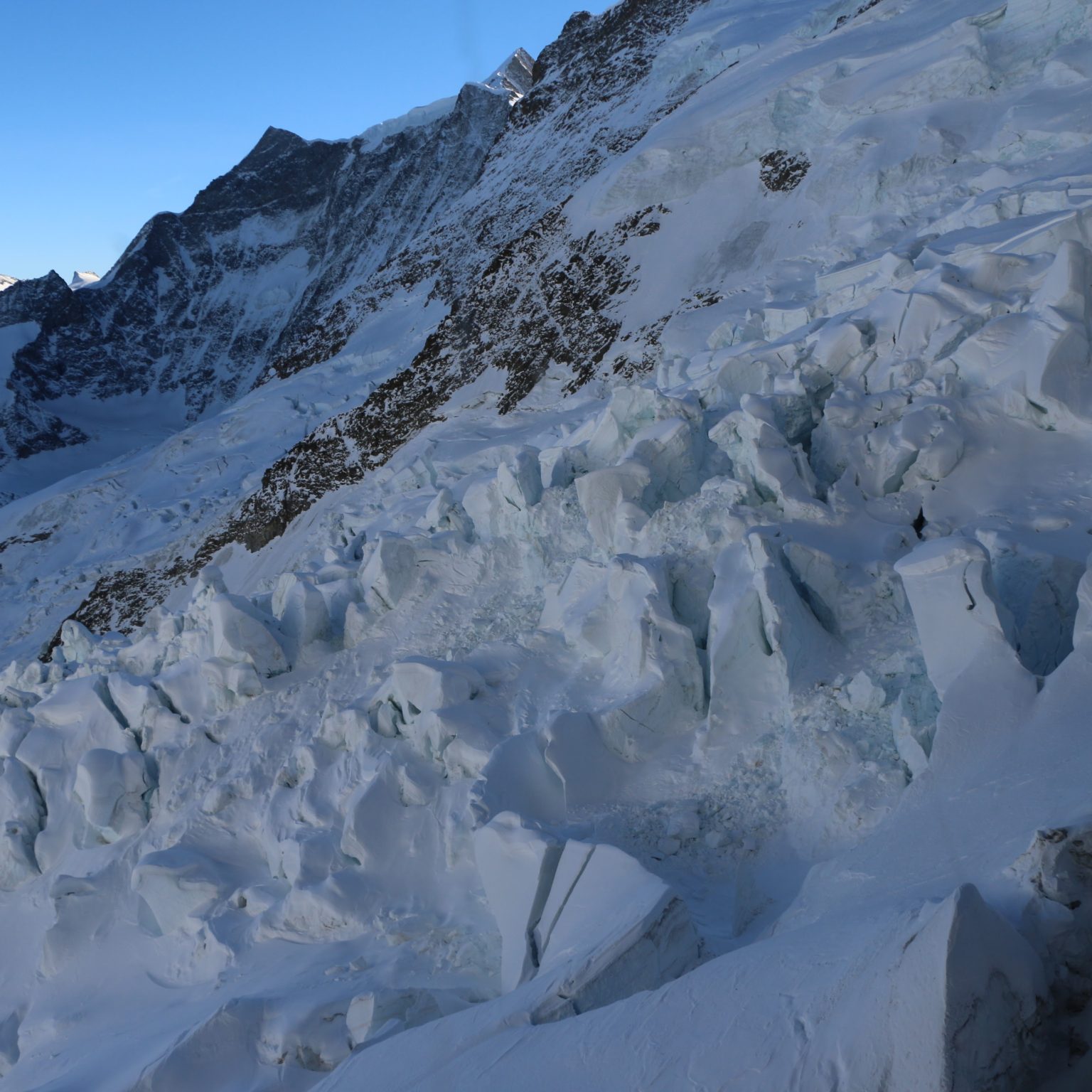 Jungfraujoch-Glacier-winter